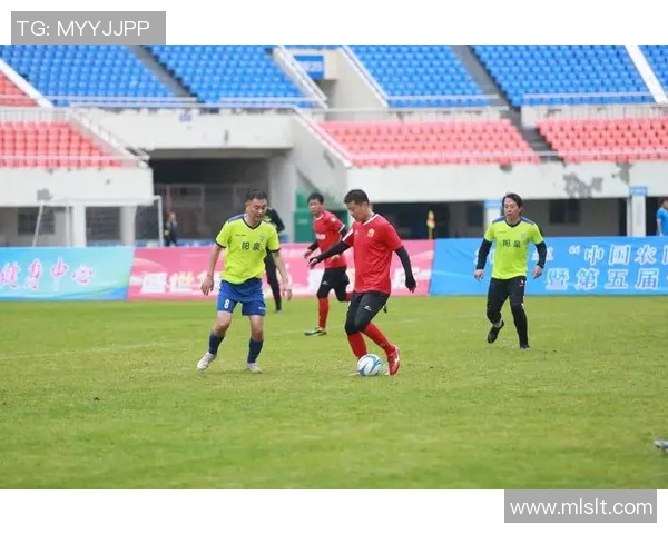 全南天龙迎战牙山球队激烈对抗展现足球魅力与团队精神 全南天龙迎战牙山球队激烈对抗展现足球魅力与团队精神