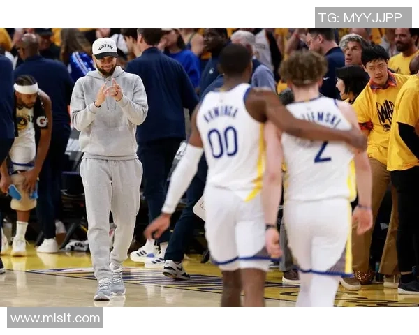 勇士与爵士季后赛第三场激战回顾球星表现与战术分析 勇士与爵士季后赛第三场激战回顾球星表现与战术分析