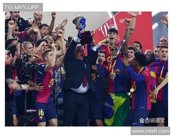 皇马与巴萨激战正酣双方球员拼尽全力争夺胜利 皇马与巴萨激战正酣双方球员拼尽全力争夺胜利